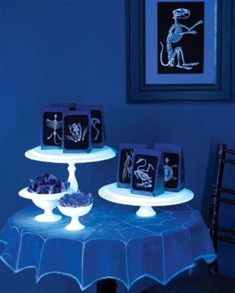 25 Stunning Neon Halloween Décor Ideas