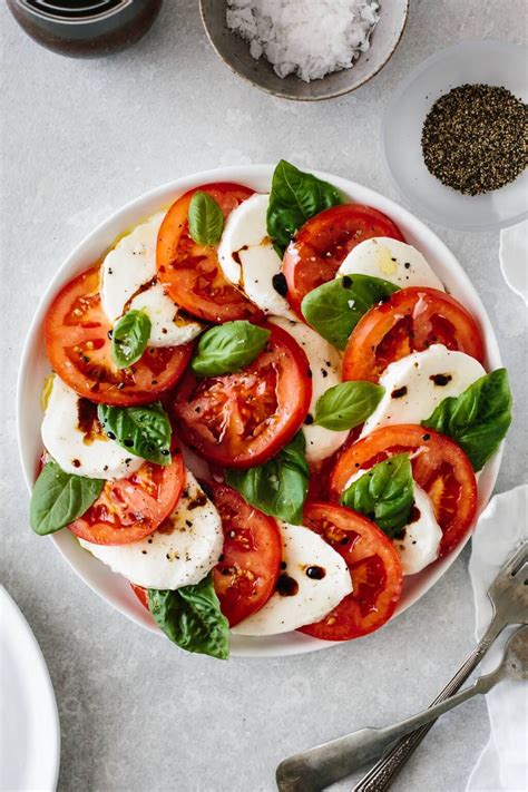 The best Caprese Salad made from fresh tomatoes, mozzarella and basil leaves! It's easy and ...