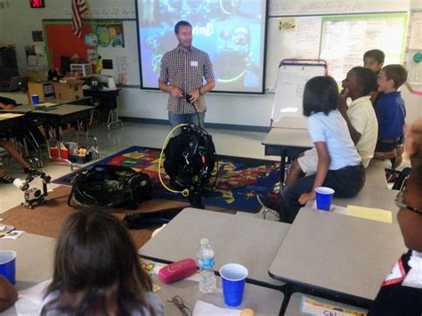 Studivan presents at Lawnwood Elementary School - Coral Reef Health and Ecology Lab