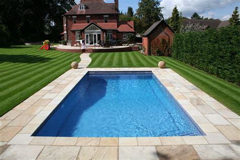 Rectangular Pool Designs | HomesFeed