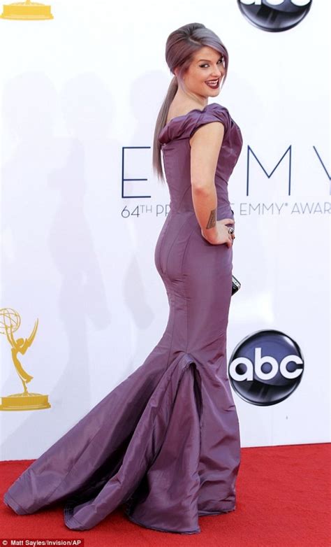 It's time to figure out who was the top 7 worst dressed at the 2012 Emmy Awards.