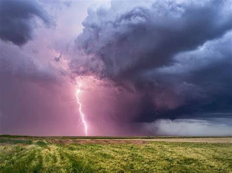 What Happens If You Get Struck by Lightning | Reader's Digest Canada