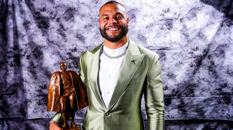 Dak Prescott Wins Walter Payton Man of the Year