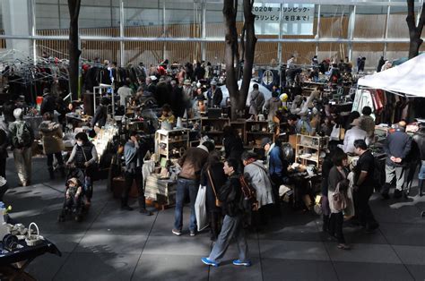 The Local Global World with Peter Wik: Antique/Flea Market in Tokyo