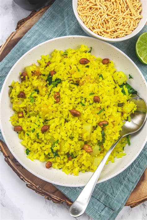 Poha Recipe (Batata Poha) - Spice Up The Curry