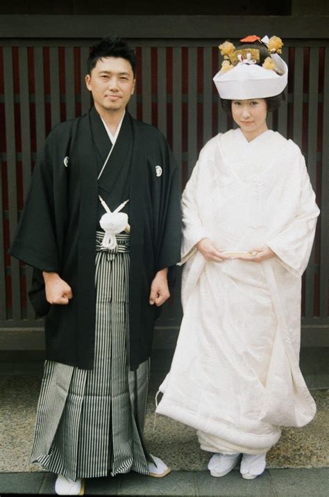 My friend got married and they wore traditional Japanese wedding kimonos : r/japanpics