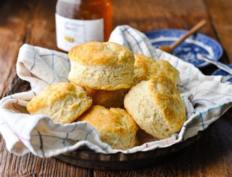 Southern Buttermilk Biscuits | RecipeLion.com