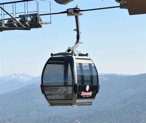 Snowboarder trapped overnight inside a ski lift gondola - TownLift ...