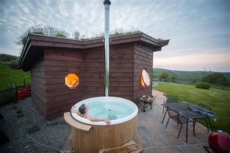 Best Luxury Cotswold Cottages With Hot Tubs | Slingo Blog