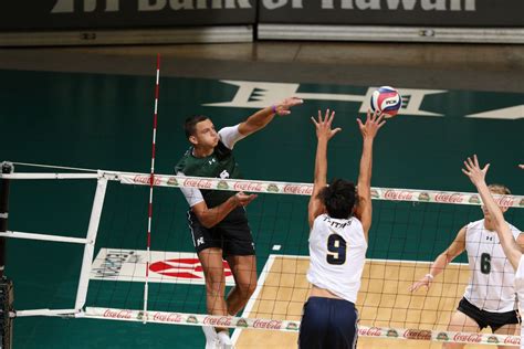 No. 1 UH men’s volleyball stay unbeaten in series sweep against UC San ...