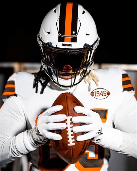 [NFL] Browns reveal new white alternate helmet : r/nfl