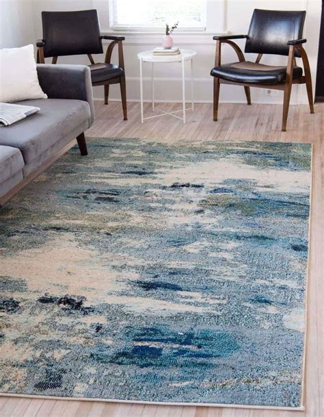 20 Beautiful Rugs That Go With Grey Couches