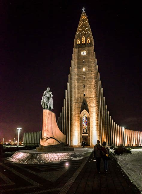 Download Hallgrimskirkja At Night Wallpaper | Wallpapers.com