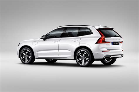 Volvo XC60 lidera segmento “premium” com T8 PHEV à frente