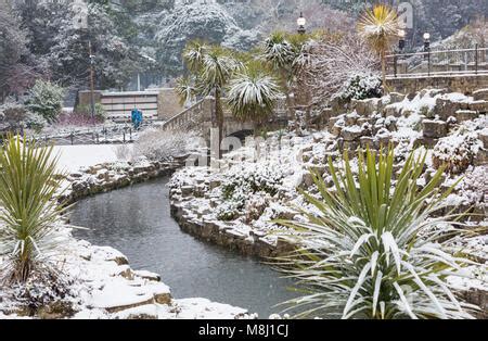 Bournemouth gardens in winter snow Stock Photo - Alamy