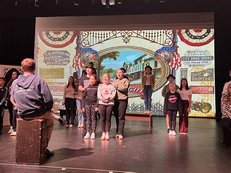 Wadsworth’s cast of Music Man prepares for Opening Night – The Bruin