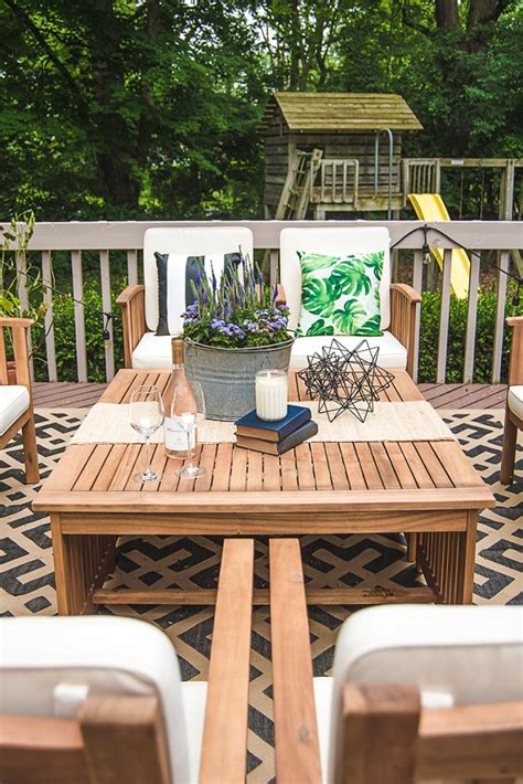 How to Plan Outdoor Coffee Table Decor - The Charming Detroiter