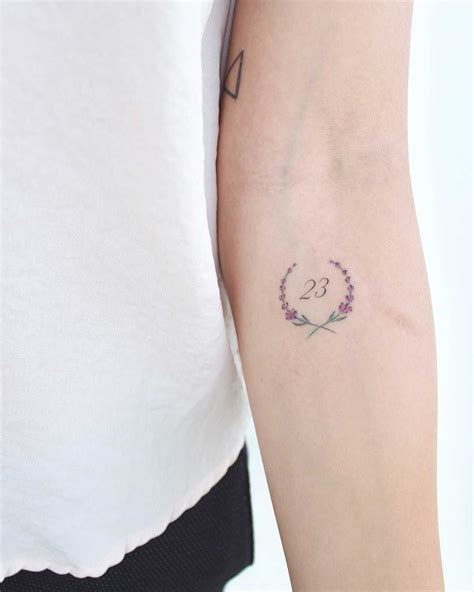 A tiny tattoo of a number 23 and two crossed lavender twigs | Minimalistische tätowierungen ...