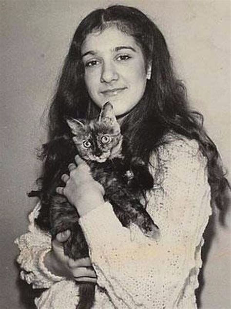 A young Celine Dion. | Celebrities with cats, Celine dion, Cat people