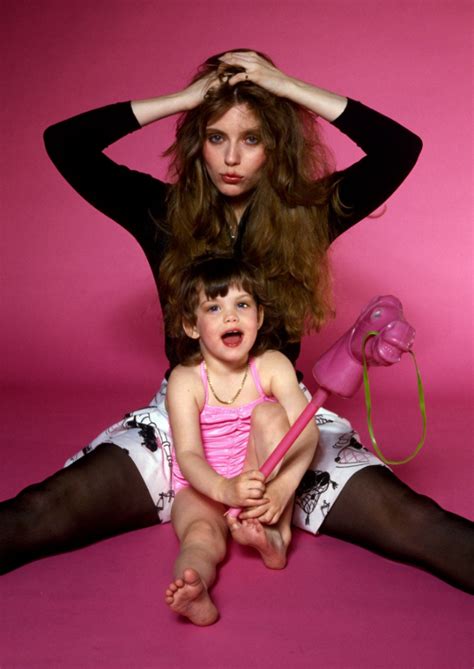 Adorable Photos of Bebe Buell and Her Daughter Liv Tyler in 1980 | Vintage News Daily