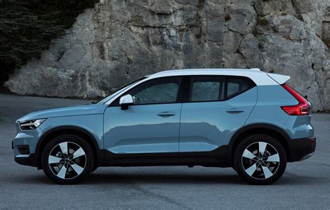 XC40 Momentum - exterior - Volvo Cars Global Media Newsroom