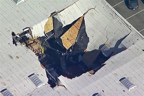 F-16 crashes into warehouse in California; pilot ejects | Las Vegas Review-Journal