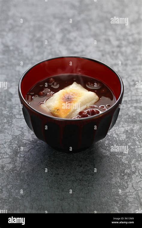 oshiruko, sweet red bean soup with grilled mochi (rice cake), japanese traditional dessert Stock ...