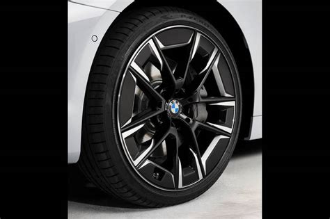 2023 BMW 5 Series Pictures - 129 Photos | Edmunds