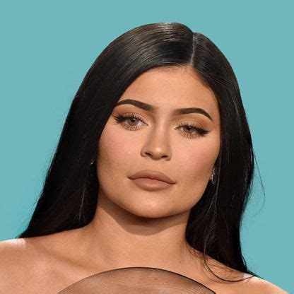 Kylie Jenner Net Worth (2021) - A Glimpse Into The Starry Life of a Diva