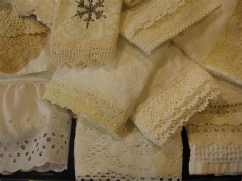 Marie Kinnaman Designs: Lace Trimmed Bar Towels