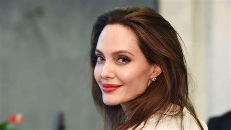 Angelina Jolie always carries this one specific face oil with her ...