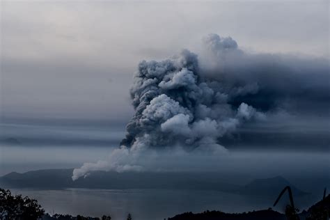 Major Taal eruption still possible as volcanic quakes persist, cracks ...