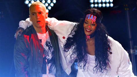 Eminem uses song to say sorry to Rihanna for backing Chris Brown - BBC News