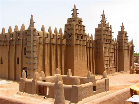 Mali’s Holistic Mud Architecture Survives the Test of Time