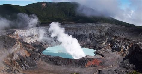 The Big Wobble : The Poas Volcano Costa Rica registers an eruption and blows ash and smoke 3,708 ...