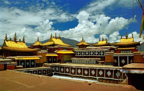 The Potala Palace in Tibet «TwistedSifter