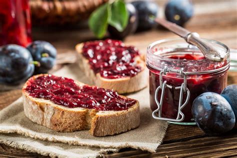 How to Make the Best Homemade Jam in 4 Steps: Easy Berry Jam Recipe ...