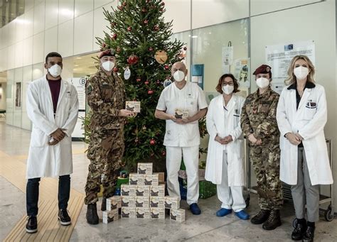 Dai Paracadutisti Nembo regali di cioccolato alla pediatria di Pistoia ...