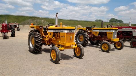 Auction pics Howe Indiana - Yesterday's Tractors