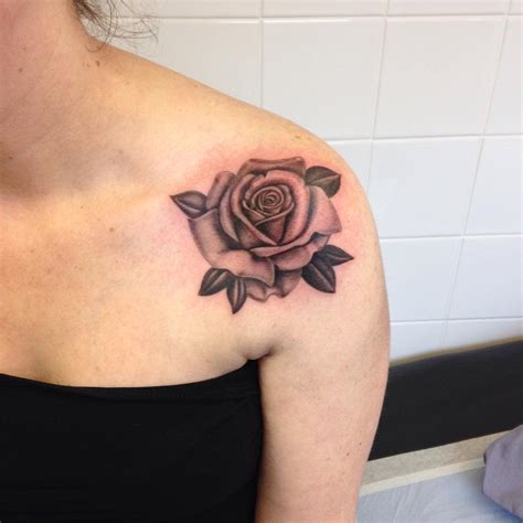 Top 51 Best Rose Shoulder Tattoo Ideas - [2021 Inspiration Guide]