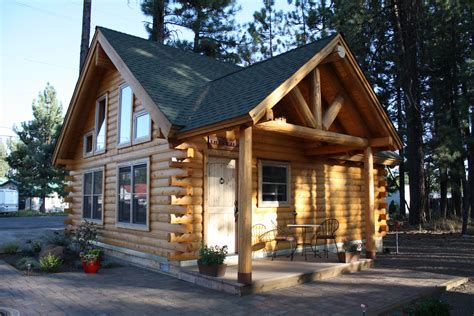 Cute cabin! | Small log cabin, Cabin style homes, Log cabin homes