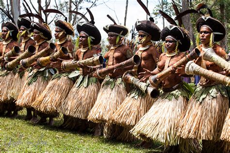 Big Hats and Small Drums: the Engan Women of Papua New Guinea » Ursula ...