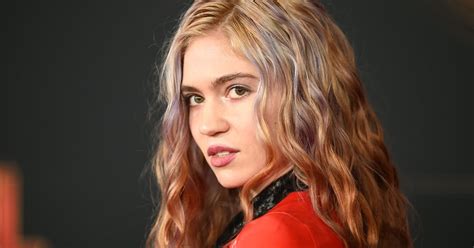 Grimes’s Heart Shoulder Tattoo | Grimes's Tattoos and Their Meanings ...