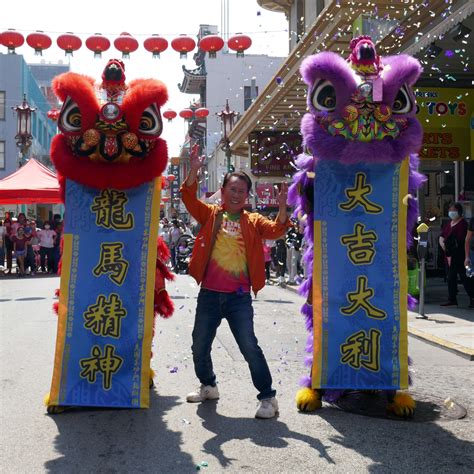 SF Chinatown Guided Tour w/ Celebrity Chef Martin Yan (+ Free Tea Tasting & Lunch)