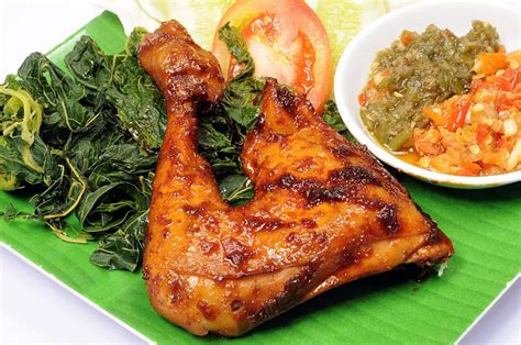 Resep Ayam Bakar Lalapan Plus Sambal Tomat. Rahasia.id | Resep ayam ...