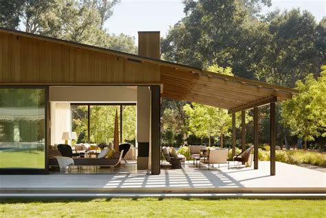 Oak Woodland Integrates Modern Living into a Californian Landscape - Mid Century Home