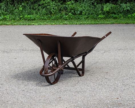 Vintage Rustic Wheelbarrow, Chattanooga 143T, Industrial Metal, Tube Frame, Distressed Steel, 8 ...