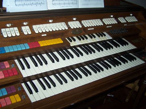 File:Wurlitzer electronic organ manuals.jpg - Wikipedia