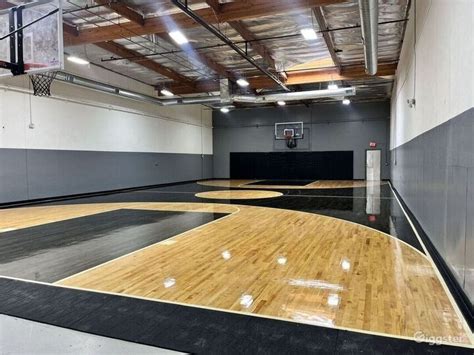 INDOOR BASKETBALL GYM FOR RENT | Rent this location on Giggster