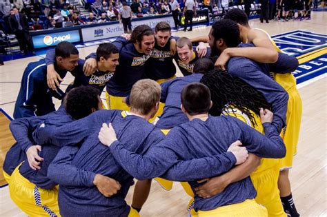 Hoop it up at NAU basketball camp – The NAU Review